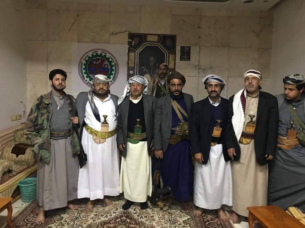 الشيخ مجاهدالقهالي يستقبل في منزله بصنعاء رئيس اللجنة الثوريه العليا