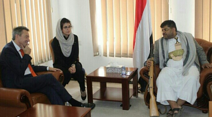 عضو السياسي الأعلى الحوثي يلتقي رئيس اللجنة الدولية للصليب الأحمر