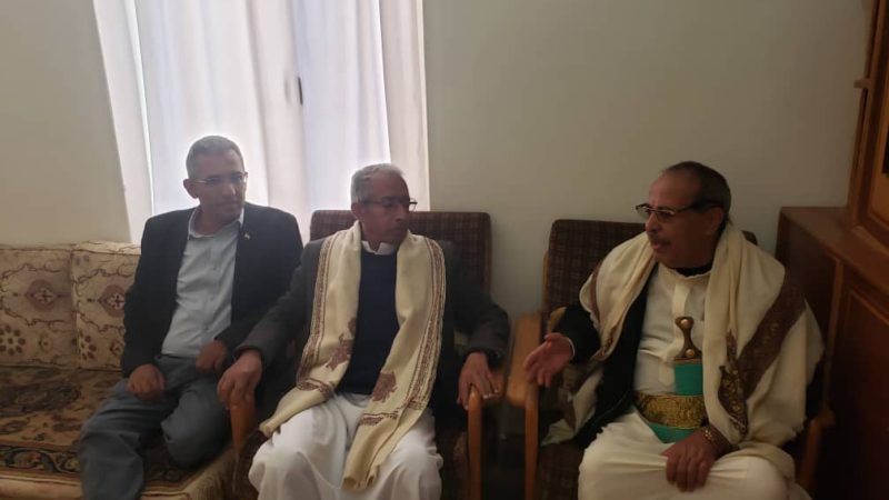 اللواء مجاهدالقهالي يطمئن على صحة اللواء محمد محرم أبرز رفقاء السلاح للرئيس الشهيدالحمدي