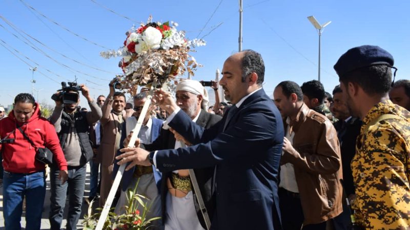 قيادتي وزارة الخدمة المدنية والهيئة العامة للتأمينات تزور ضريح الرئيس الشهيد الصماد