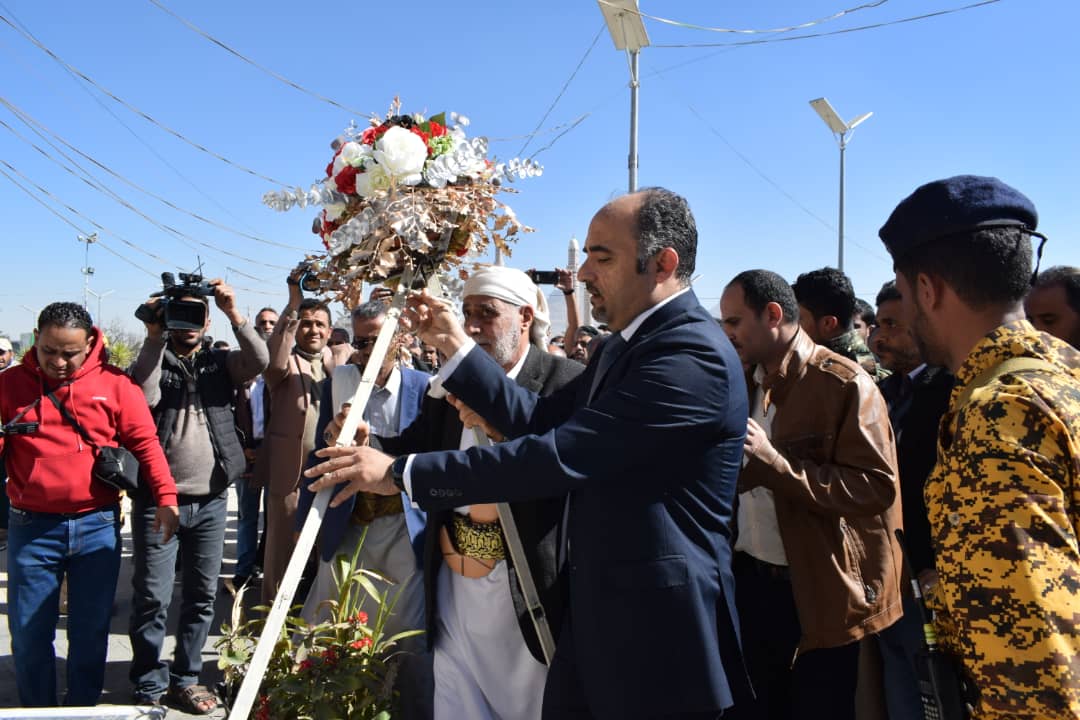 قيادتي وزارة الخدمة المدنية والهيئة العامة للتأمينات تزور ضريح الرئيس الشهيد الصماد
