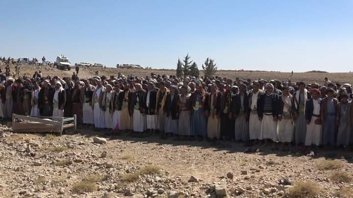 تشييع جنائزي مهيب لجثمان شهيدالحصار وفقيد الوطن الغالي الشيخ معين يحى داحش عليان