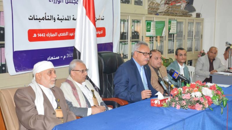 رئيس الوزراء : القيادة الثوريه والسياسية تنظر بتقدير واعتزاز لكافة الموظفين المداومين في مكاتبهم وفي مختلف مواقع العمل والإنتاج