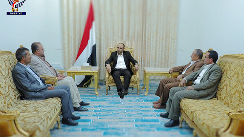 الرئيس المشاط يلتقي نائب رئيس الوزراء لشؤون الخدمات وقيادة وزارة الكهرباء