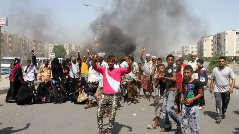 4 قتلى والاقتحامات تطال مقرات للانتقالي .. واعلان الطوارئ يزيدالوضع تعقيدا في عدن