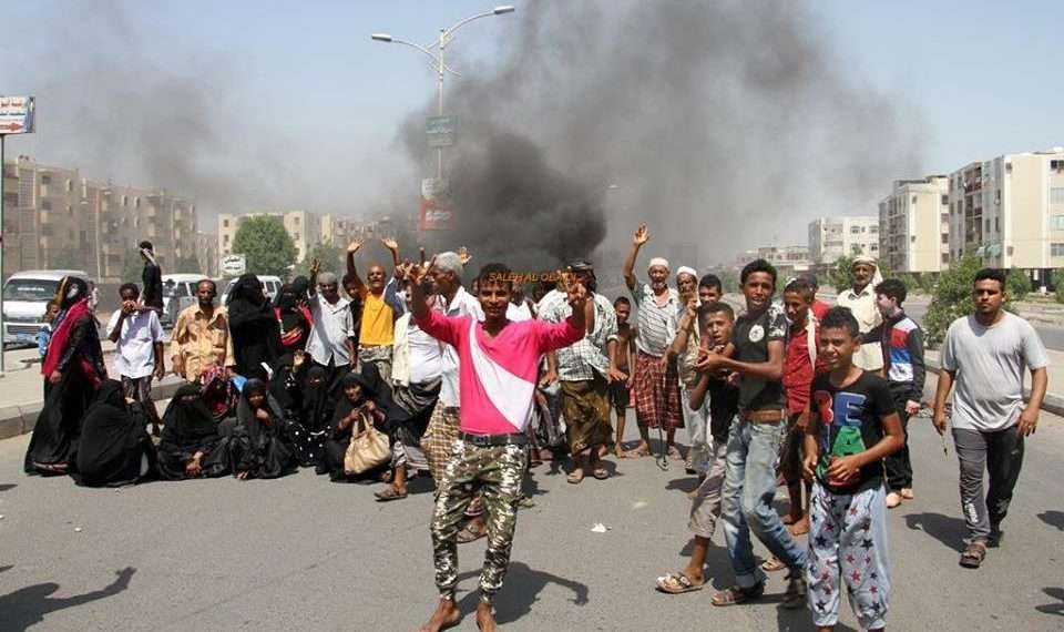 حوار مع المتظاهرين في عدن