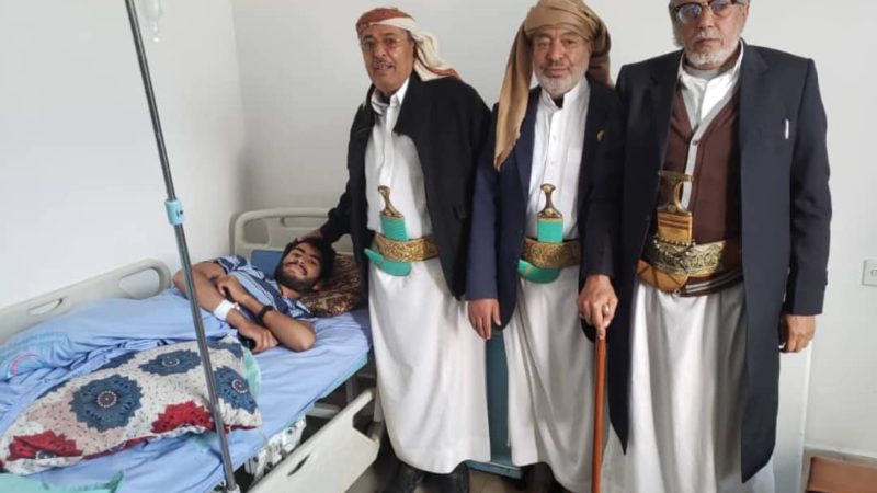 رئيس تنظيم التصحيح يطمئن على صحة المجاهد احمدحمود يحي حمود العبدي في احدى مستشفيات العاصمة