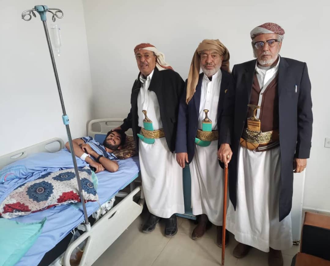 رئيس تنظيم التصحيح يطمئن على صحة المجاهد احمدحمود يحي حمود العبدي في احدى مستشفيات العاصمة