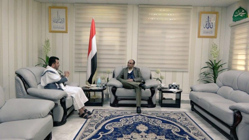 الرئيس المشاط يطلع على سير العمل بوزارة الصحة والمركز الوطني للأطراف