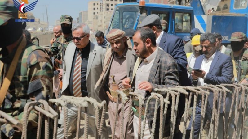 رئيس الجمهورية يتفقد سير تنفيذ عدد من مشاريع الجسور والطرق في أمانة العاصمة