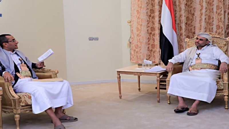 الرئيس المشاط يناقش مع وزير الخدمة المدنية الإصلاحات التي تنفذها الوزارة