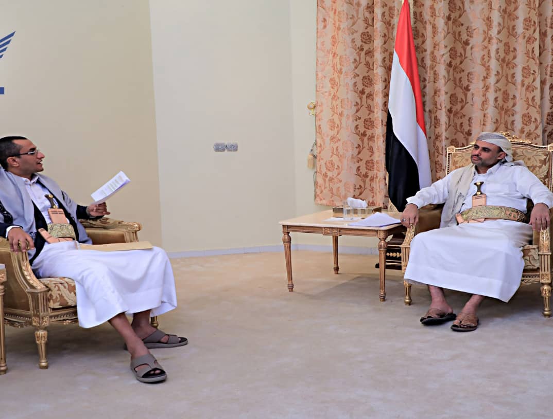 الرئيس المشاط يناقش مع وزير الخدمة المدنية الإصلاحات التي تنفذها الوزارة