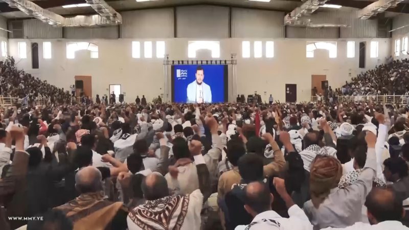 قائد الثورة خلال لقائه مشايخ تعز : أكدنا استعدادنا لفتح الطرقات لخدمة المواطنين