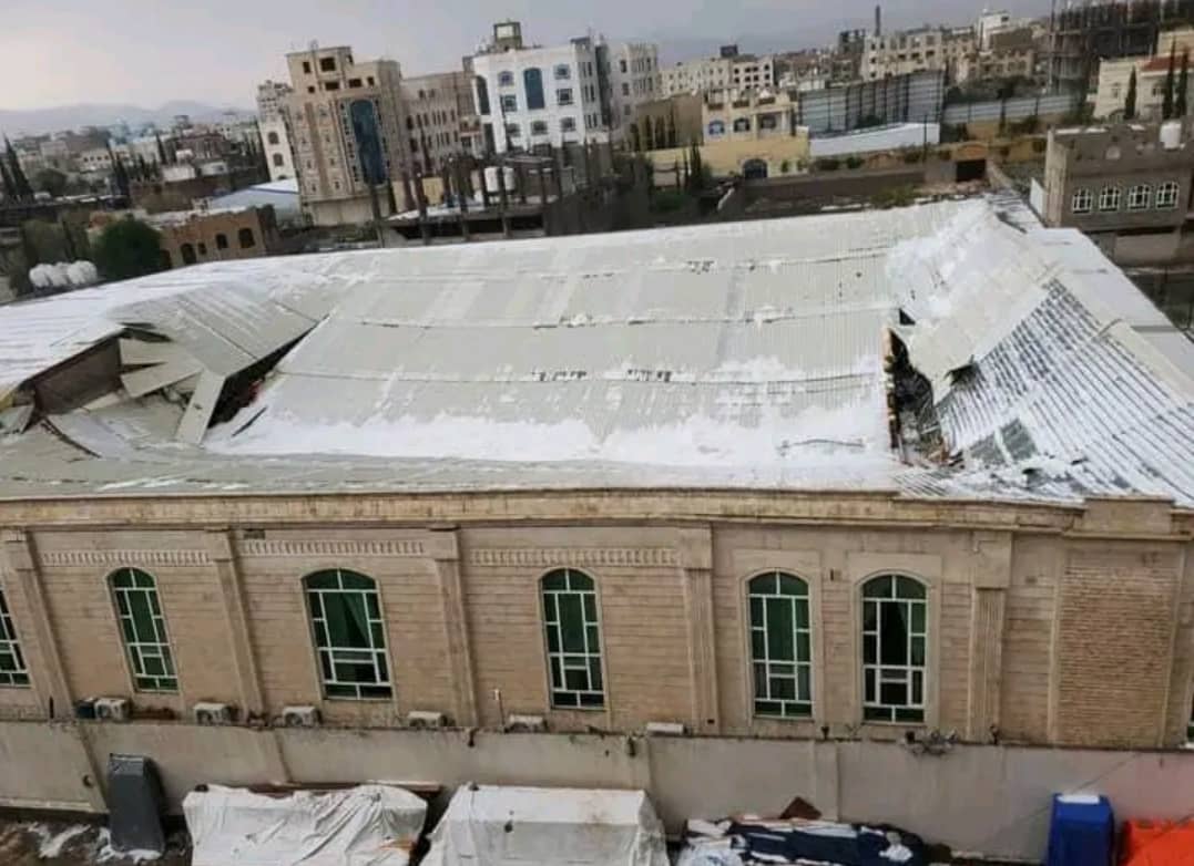 انهيار سقف صالة النخبة للافراح والمناسبات واصابة طالبتين