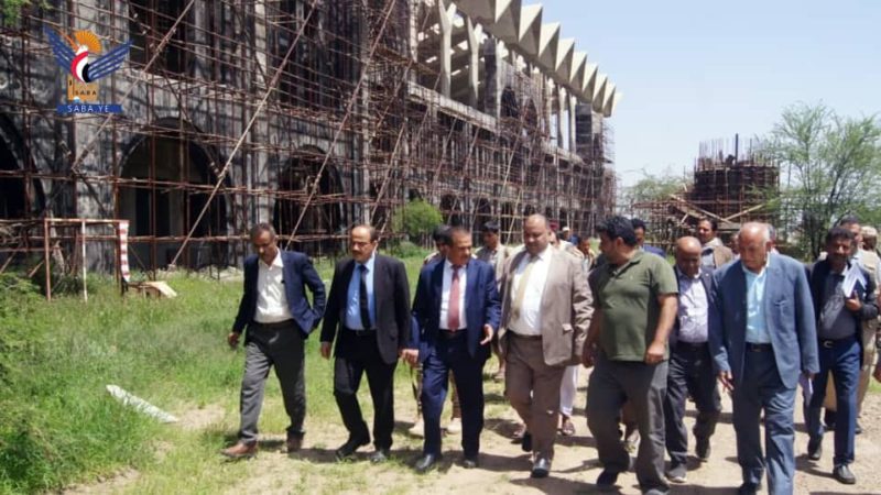 مقبولي والدرة ومطلق يطلعون على الأضرار بمشروع مطار صنعاء الجديد نتيجة العدوان