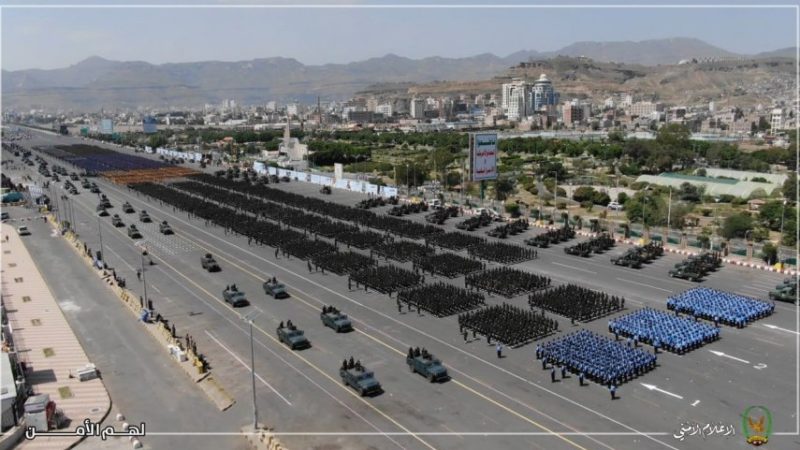 صنعاء تنظم أضخم إستعراض عسكري لوحداتها الأمنية