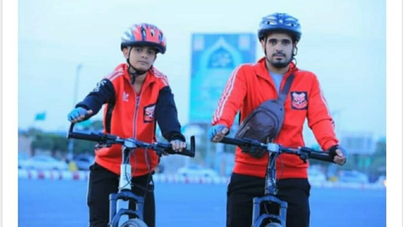 الاخوين العنسي يصلان الى اخر مدينة في السعوديه في طريق سفرهما برآ الى قطر لحضور مونديال كأس العالم في الدوحه