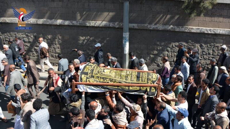 أدباء ومفكرون وشخصيات اجتماعية وسياسية قالت : ستظل مدرسة الدكتور عبد العزيز المقالح باقية بقاء اليمن