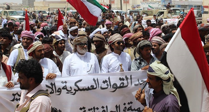 لجنة الاعتصام بالمهرة تلوّح بالعمل العسكري لإخراج القوات الأجنبية من المحافظة