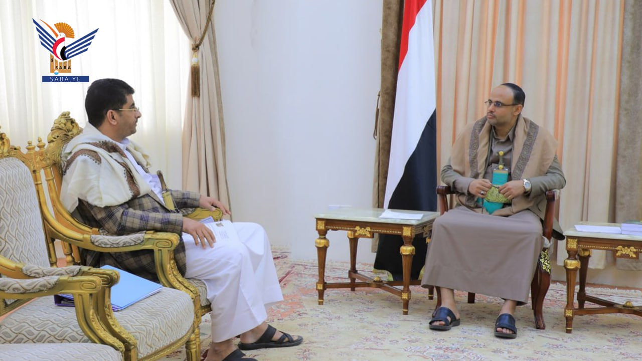 الرئيس المشاط يلتقي وزير المالية ويوجِّه بحشد الطاقات والإمكانيات لدعم المبادرات المجتمعية