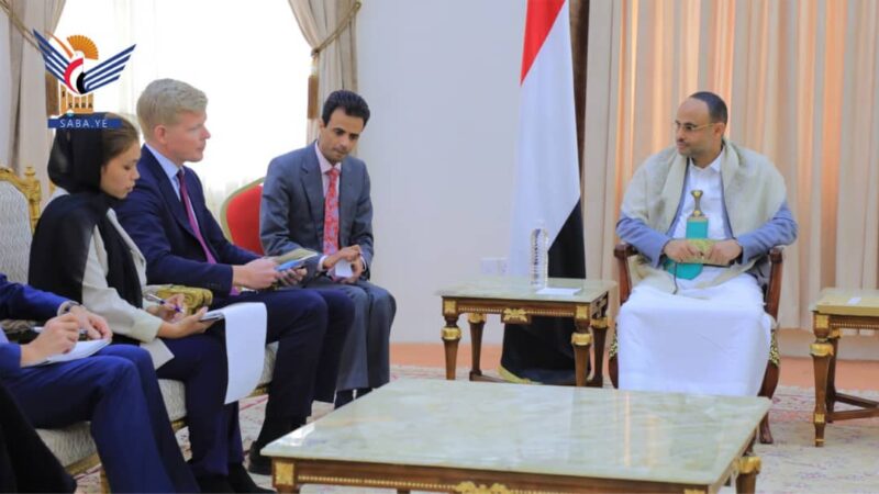 الرئيس المشاط يلتقي المبعوث الأممي والفريق المرافق له