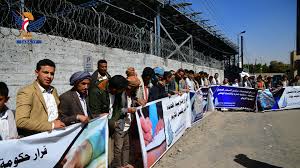 صنعاء .. وقفة احتجاجية أمام مقر الأمم المتحدة للتنديد بقرار رفع سعر الدولار الجمركي