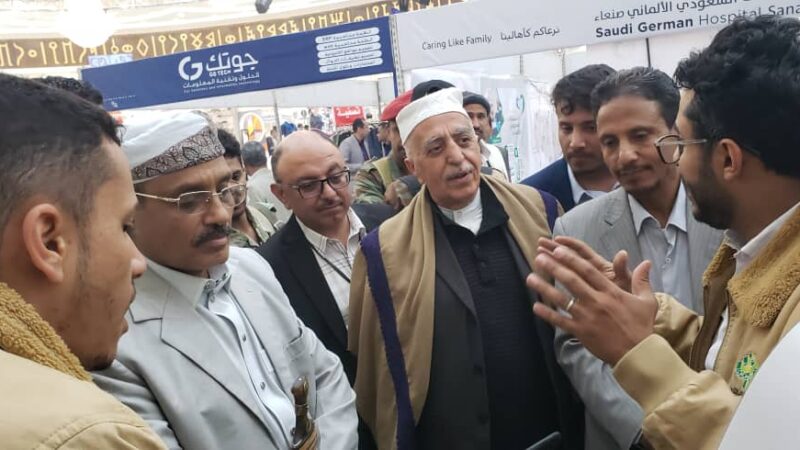 السامعي يفتتح بصنعاء معرض الآلات والمستلزمات الصناعية