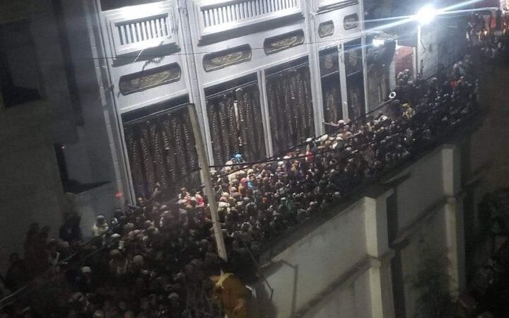 صورة لموقع حادثة التدافع في صنعاء التي تسببت بسقوط عشرات الضحايا