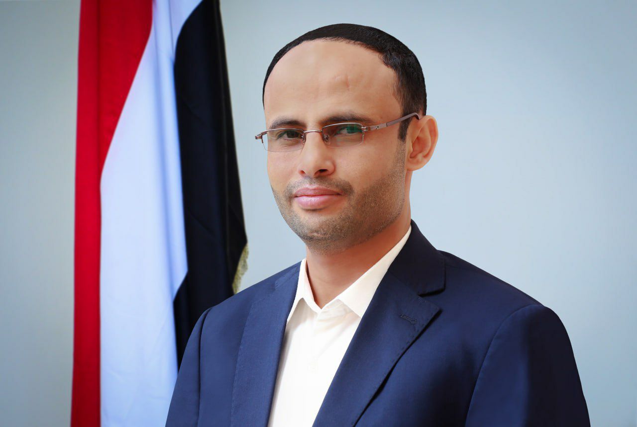 الرئيس المشاط يهنئ قائد الثورة والشعب اليمني بحلول عيد الفطر المبارك