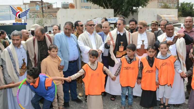 *رئيس الوزراء يزور عدداً من المراكز الصيفية في أمانة العاصمة*