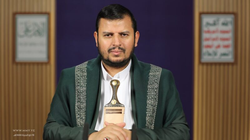 السيد القائد يدعو الشعب للجهوزية ويحذر التحالف من استمرار مؤامراته الهادفة لاستقطاع أجزاء من البلاد