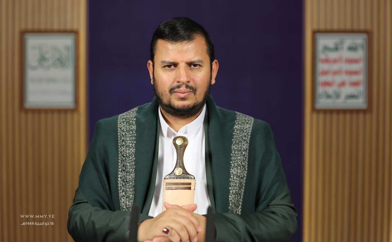 السيد القائد يدعو الشعب للجهوزية ويحذر التحالف من استمرار مؤامراته الهادفة لاستقطاع أجزاء من البلاد