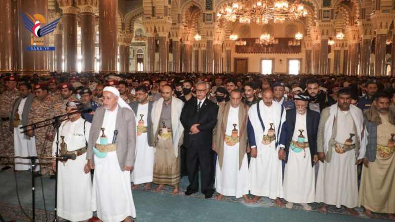 صنعاء تودع قائد القوات الجوية الشهيد اللواء أحمد الحمزي في موكب جنائزي مهيب تقدمه الرئيس المشاط