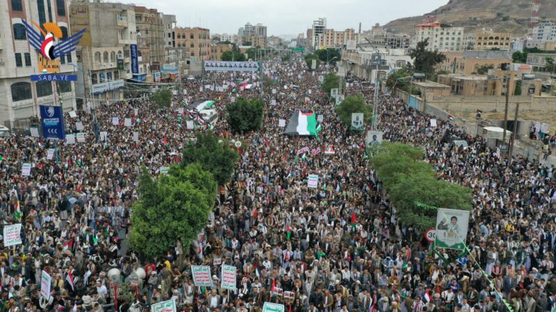 مسيرة كبرى بالعاصمة صنعاء دعما لصمود الشعب الفلسطيني وتأييدا لقرارات القيادة