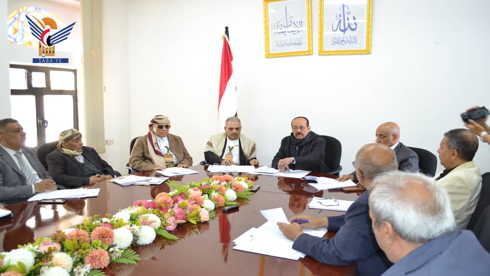 رئيسية مجلس الشورى تؤكد أن أمريكا هي من تهدد الملاحة في البحر الأحمر بحلفها المزعوم