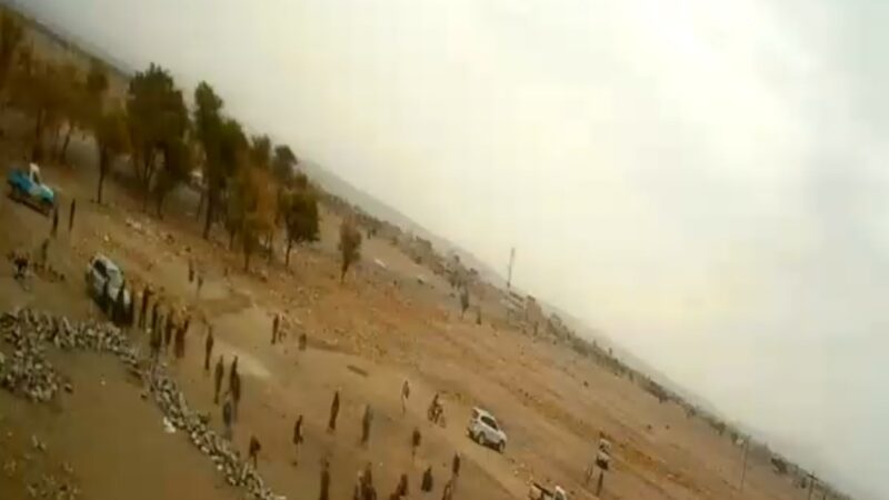 عصابات مسلحة وتهجّم وسطو على الأرضية والمواطنين .. تطورات مؤسفة في قضية ارض جمعية الاعلاميين الواقعة بسوق الخميس شمالي صنعاء