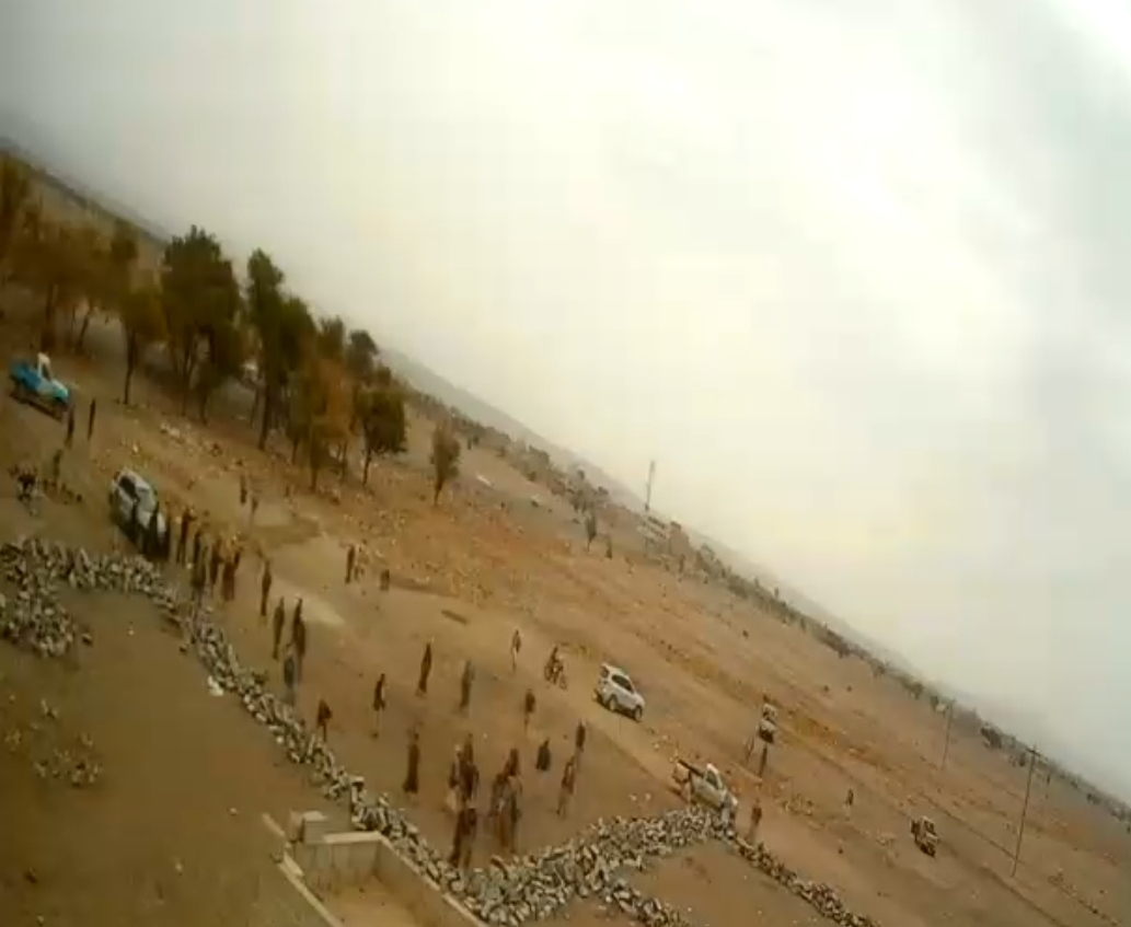 عصابات مسلحة وتهجّم وسطو على الأرضية والمواطنين .. تطورات مؤسفة في قضية ارض جمعية الاعلاميين الواقعة بسوق الخميس شمالي صنعاء