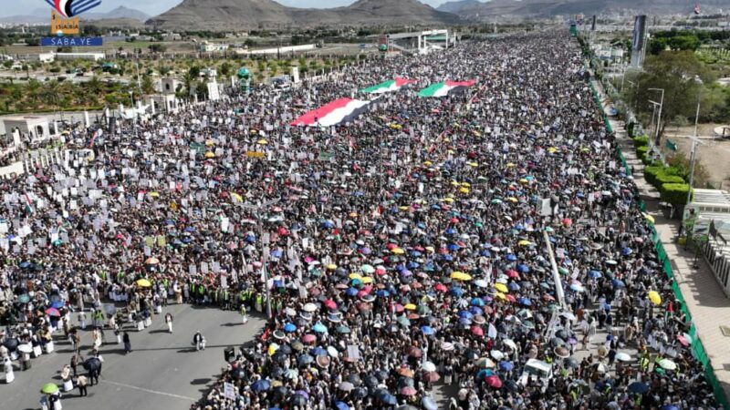 العاصمة صنعاء تحتشد في مسيرة ” قادمون في العام العاشر، فلسطين قضيتنا الأولى”