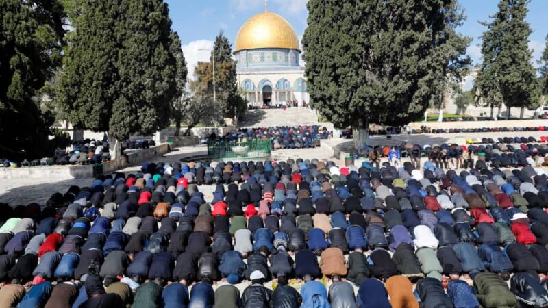 90ألف مصل يؤدون العشاء والتراويح في الأقصى المبارك