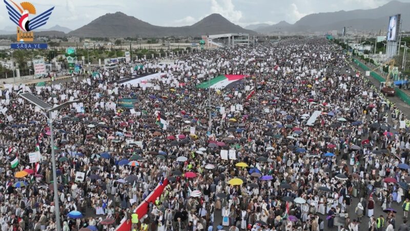 حشود مليونية بالعاصمة صنعاء في مسيرة “معركتنا مستمرة حتى تنتصر غزة