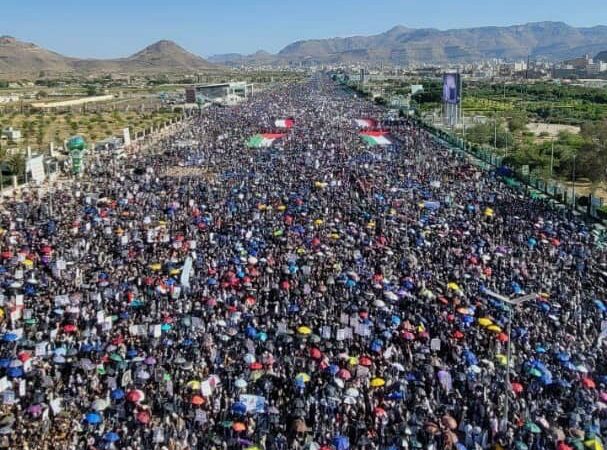 طوفان بشري بالعاصمة صنعاء في مسيرة “مع غزة.. تطوير القدرات وتصعيد العمليات”