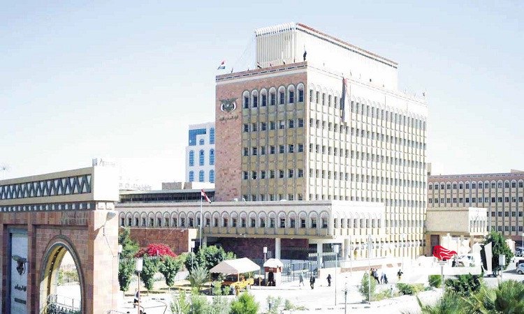 البنك المركزي يعلن عن آلية تعويض مبالغ العملة القانونية التي يتم تداولها بالمحافظات المحتلة