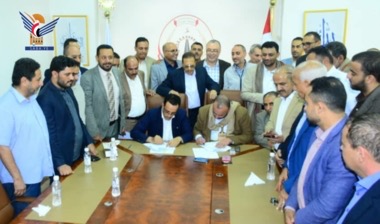 توقيع اتفاق لآلية جديدة لتحصيل رسوم صندوق دعم المعلم ب5 ريالات من كل كرتون مياه وعصائر منتجة محليا