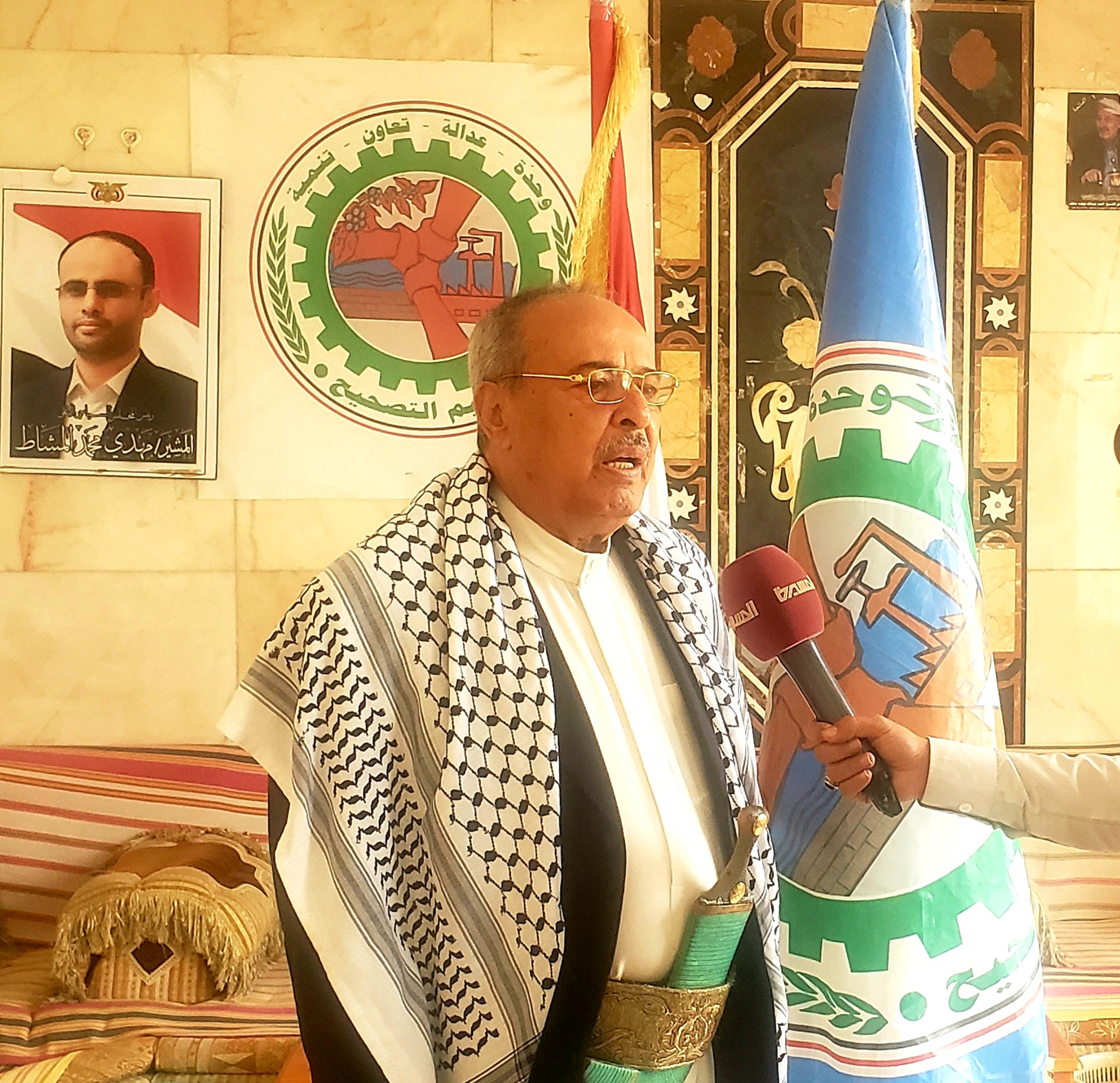 اللواء القهالي يؤكد في لقاء مع قناة المسيرة بأن تحذيرات قائد الثورة لدول العدوان واضحة وعلى السعودية ان تحكم عقلها قبل فوات الأوان