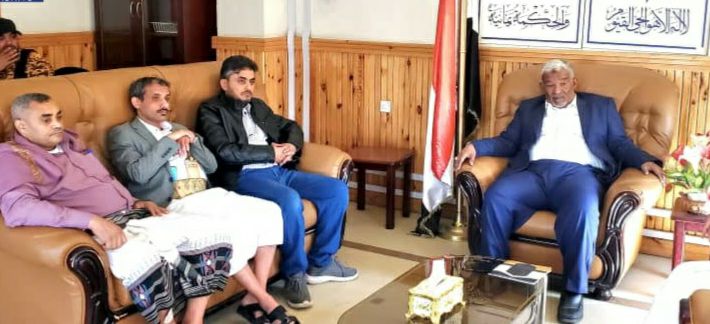 باجعاله يلتقي قيادة نقابة تجار المواد الغذائية ويدعوهم للاهتمام بالصناعات والتسويق للمنتجات المحلية