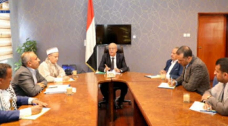 اجتماع برئاسة الرهوي يناقش تعزيز وتطوير التنسيق لاستكمال مشروع تبسيط إجراءات المعاملات