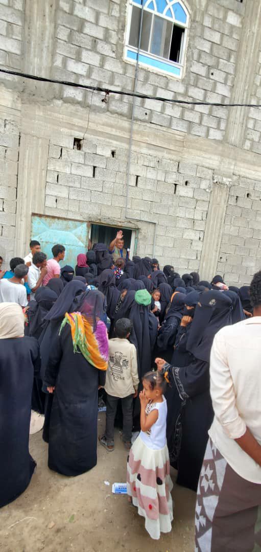 إقبال كبير على المخيم الطبي في مفرق الصليف .. وغدآ السبت البدء باقامة المخيم الطبي الثاني في جزيرة كمران