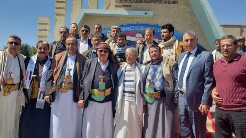 قيادات الأحزاب والقوى السياسية تزور ضريح الشهيد الرئيس صالح الصماد ورفقائة الميامين الابطال