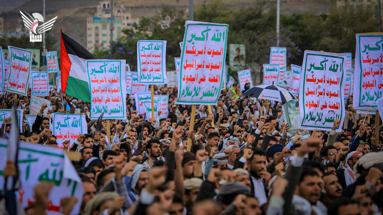 طوفان بشري بالعاصمة صنعاء في مسيرة “مع غزة وفلسطين .. في مواجهة القتلة والمستكبرين”
