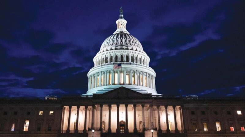 الكونغرس : خطة ترامب الضريبية سترفع الدين الأمريكي بـ3.3 تريليون دولار